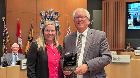 Katie Fern from BCRPA presents the award to Mayor Brodie