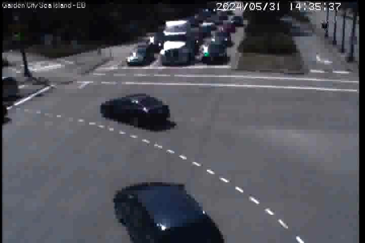 Live Camera Image: Great Canadian Way /Garden City Road at Sea Island Way Eastbound